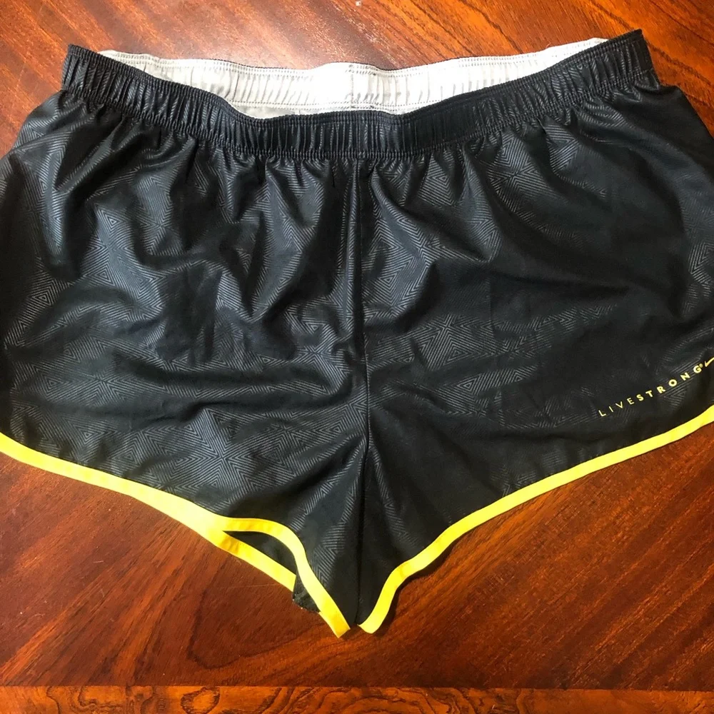 Nike womens active live‎ strong shorts size large